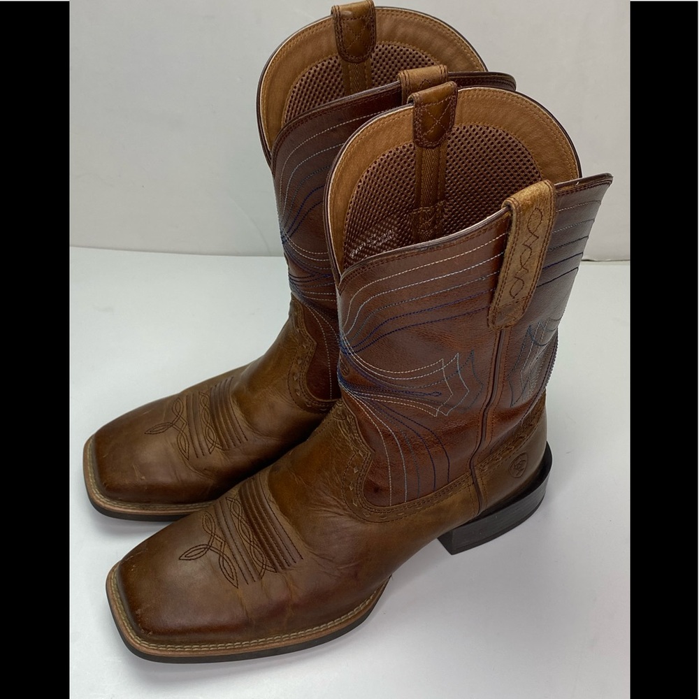 Ariat Mens size 9.5 EE Square Toe Leather Boots